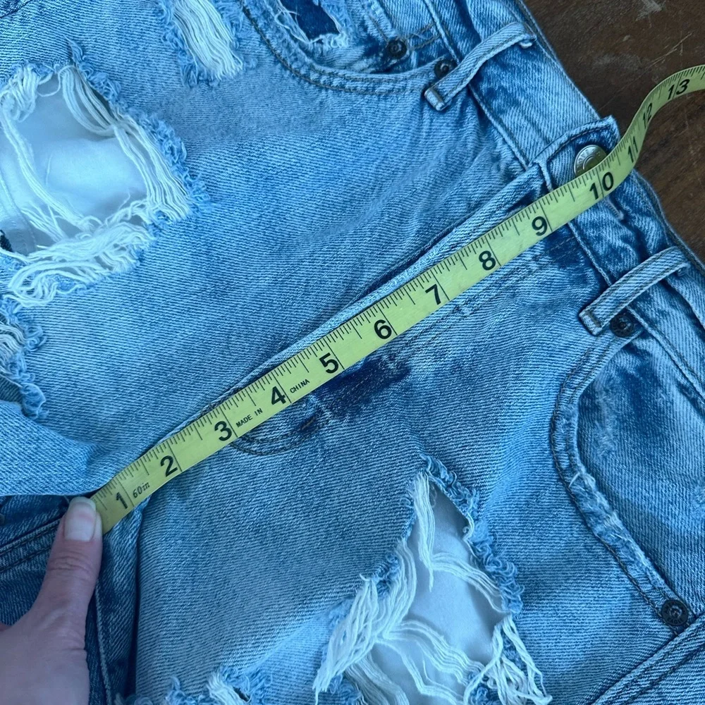 American Eagle 90’s Boyfriend Short Distressed‎ Denim Shorts Size 6